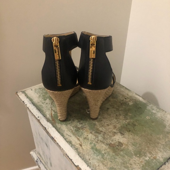 Black and gold wedges - Picture 4 of 7